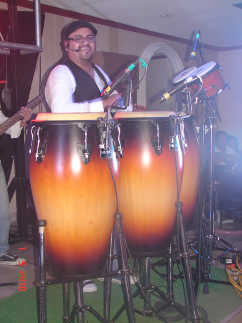 Simon Loera 1a Voz y Percucionista